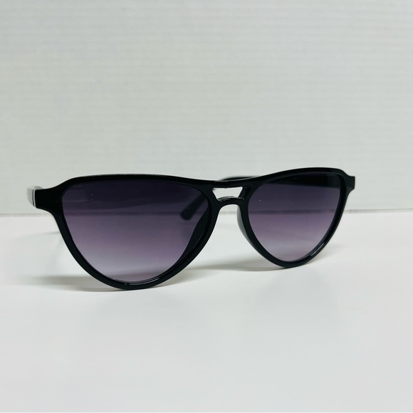 Fashion Accessory Sunglasses Classy Black Sexy Cat eye Sunglasses w Purple Tent - Picture 1 of 6